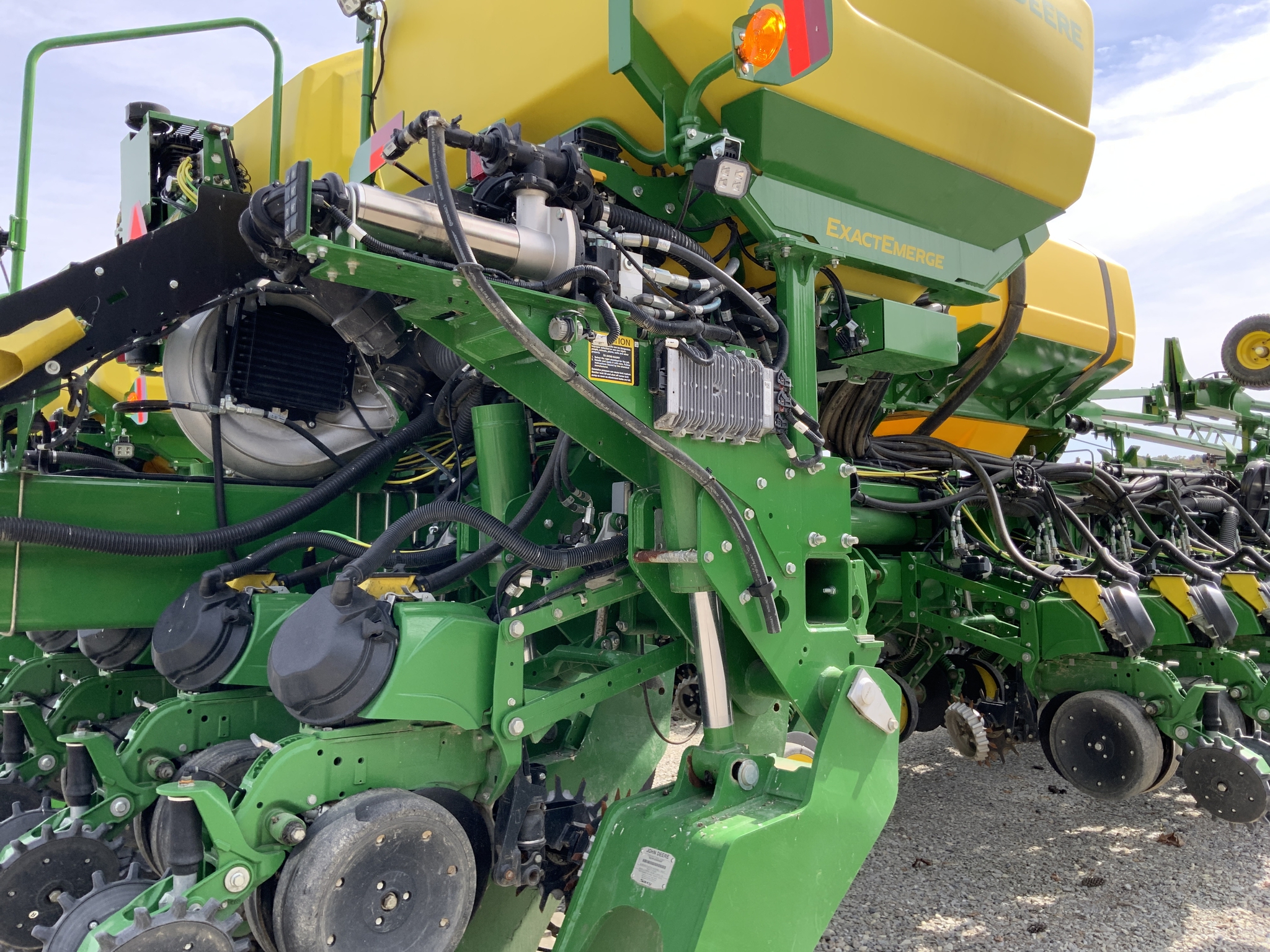 2024 John Deere 1775NT Image 10