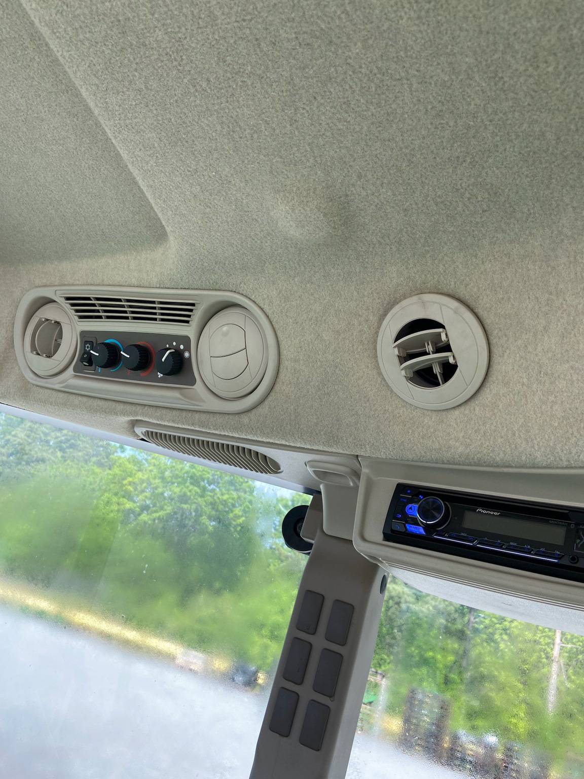 2018 John Deere 5055E Image 12