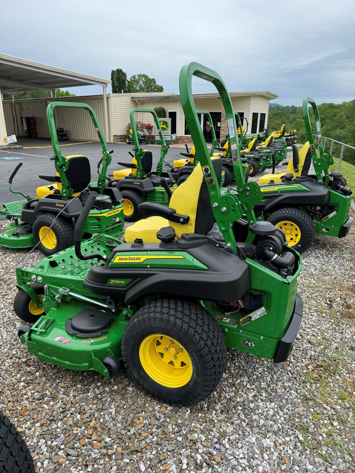 2023 John Deere Z930M Image 2