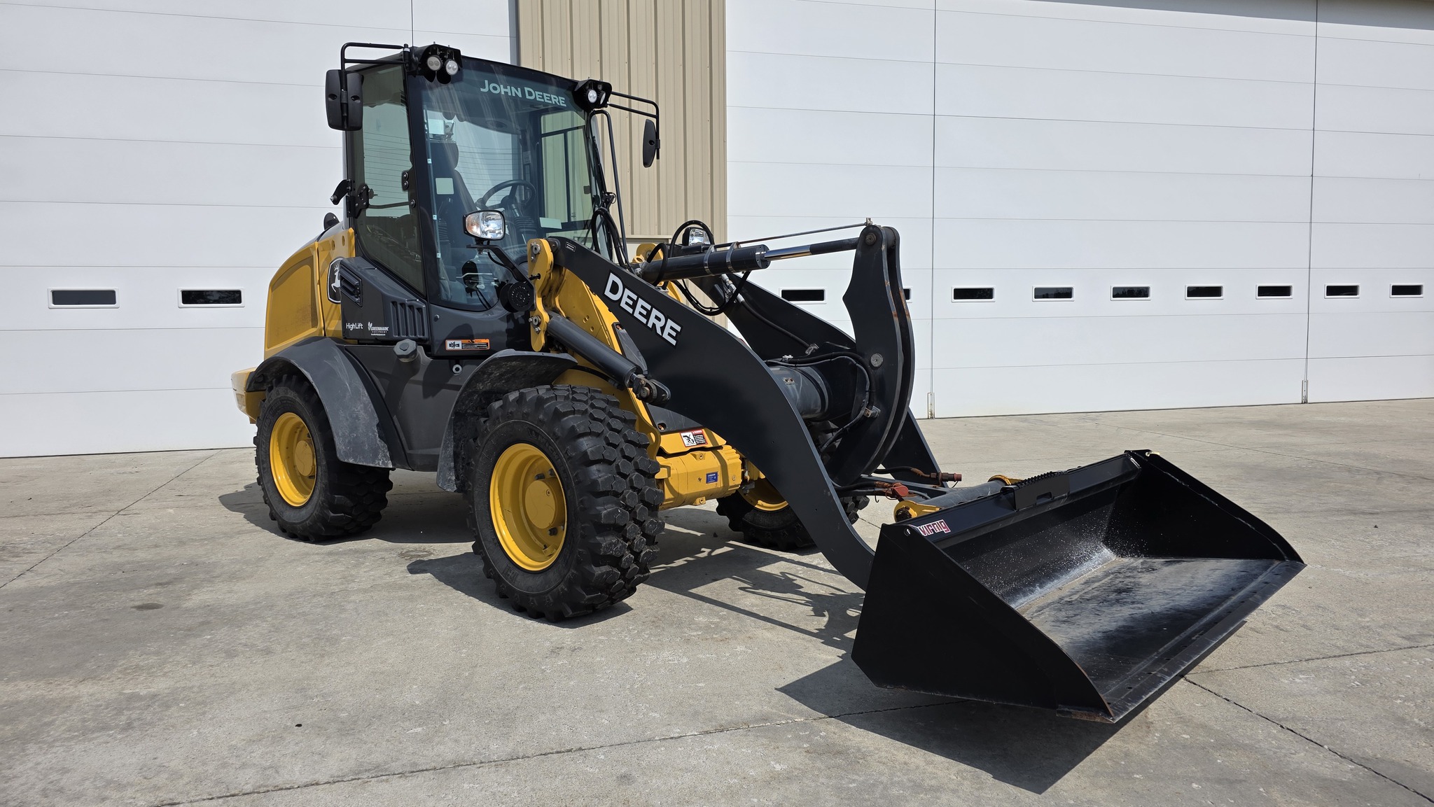 2022 John Deere 324L Image 1