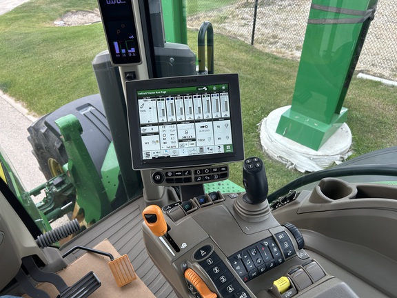 2022 John Deere 7R 230