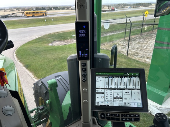2022 John Deere 7R 230