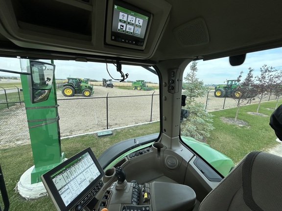 2022 John Deere 7R 230