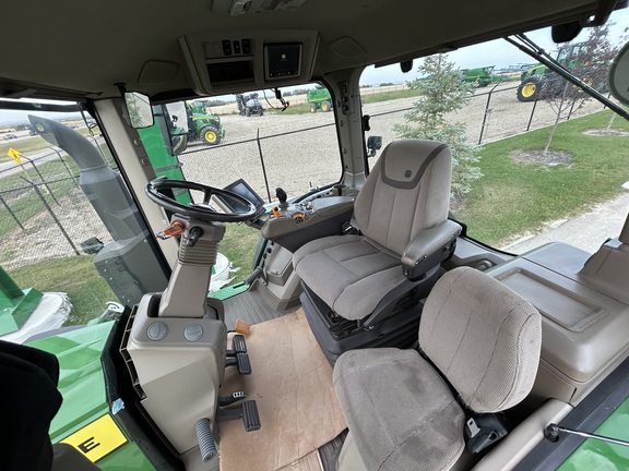 2022 John Deere 7R 230