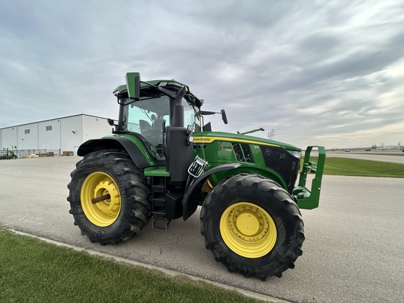 2022 John Deere 7R 230
