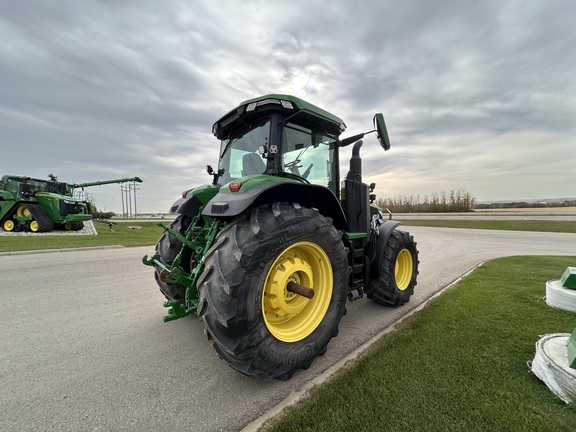 2022 John Deere 7R 230