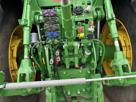 2022 John Deere 7R 230