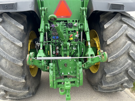 2022 John Deere 7R 230