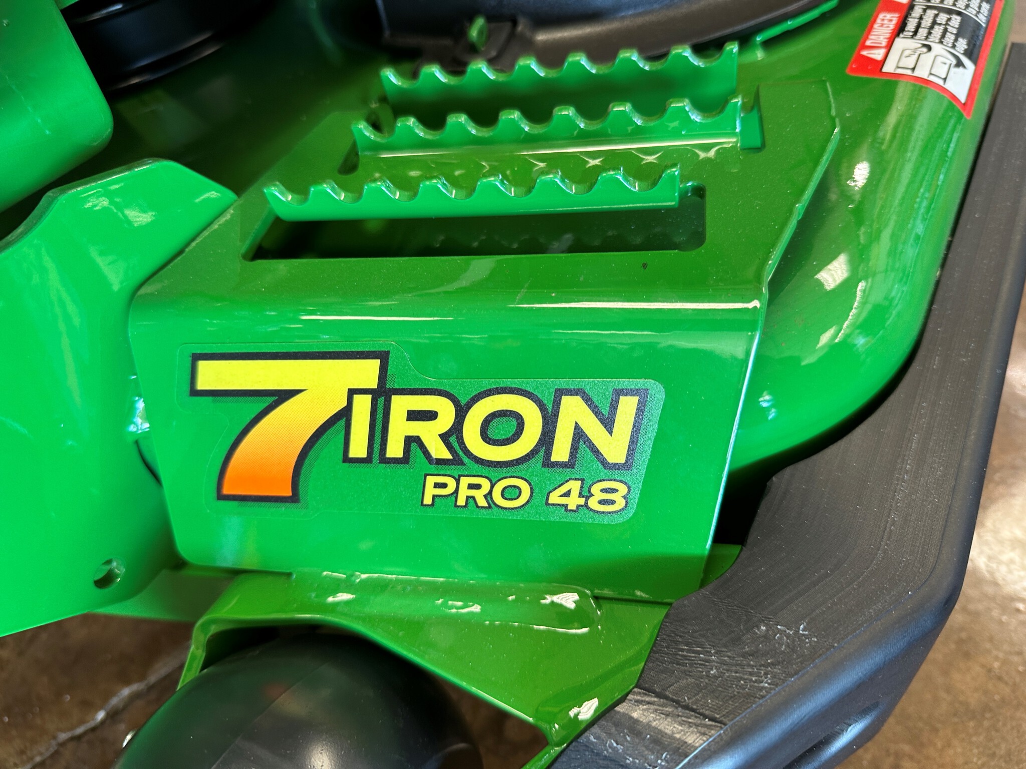 2025 John Deere Z920M Image 2