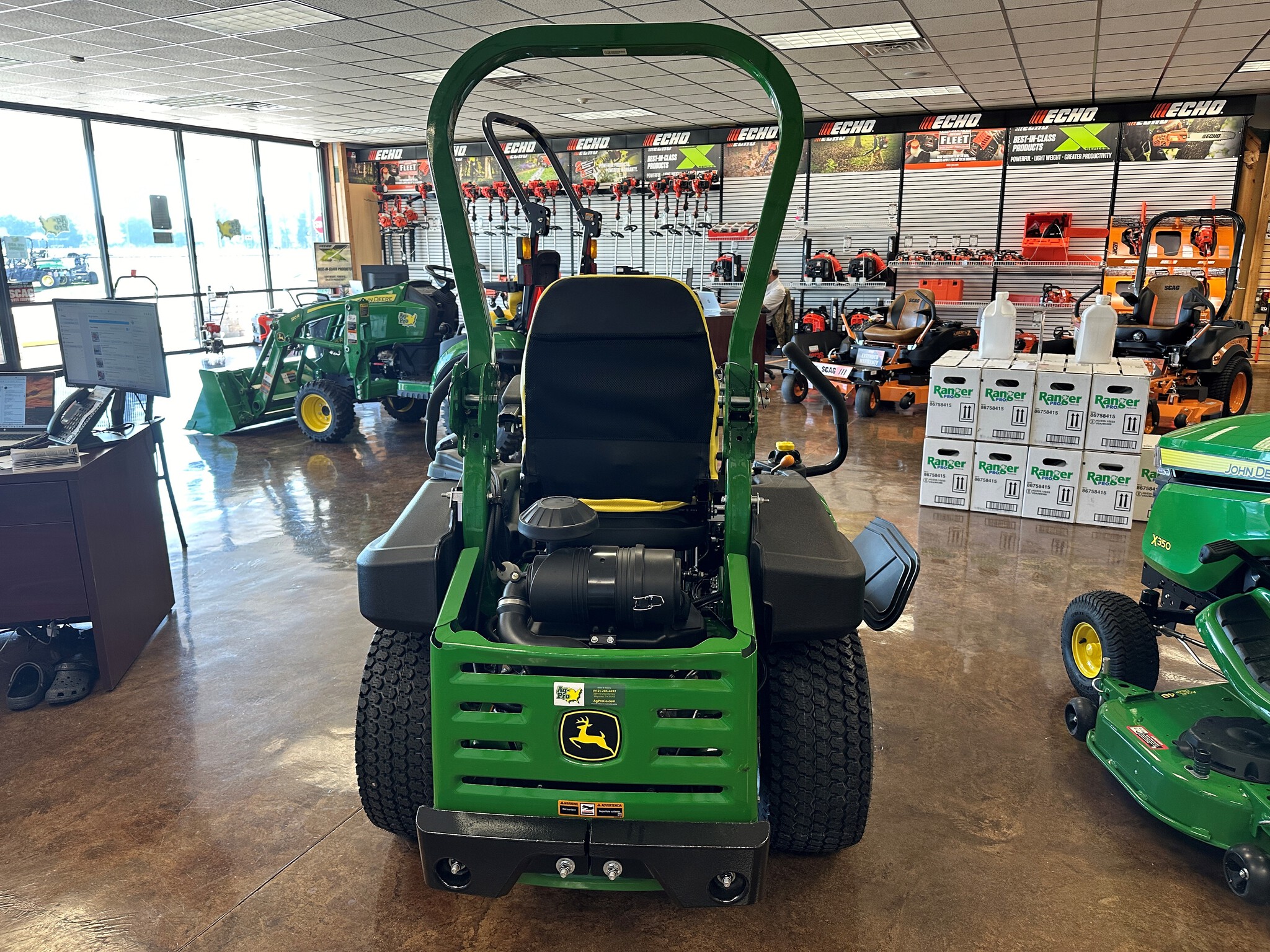 2025 John Deere Z920M Image 7