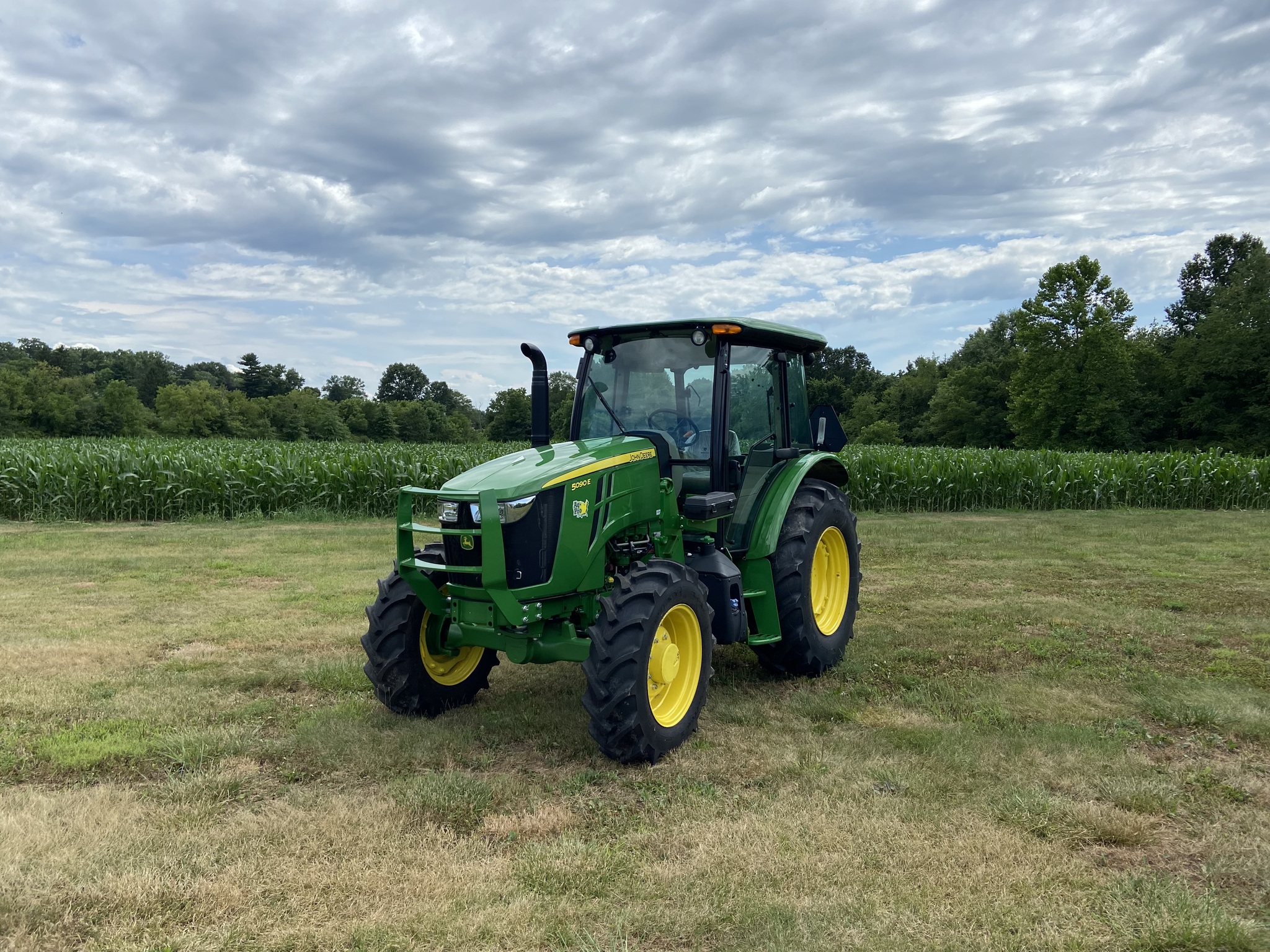 2025 John Deere 5090E Image 2