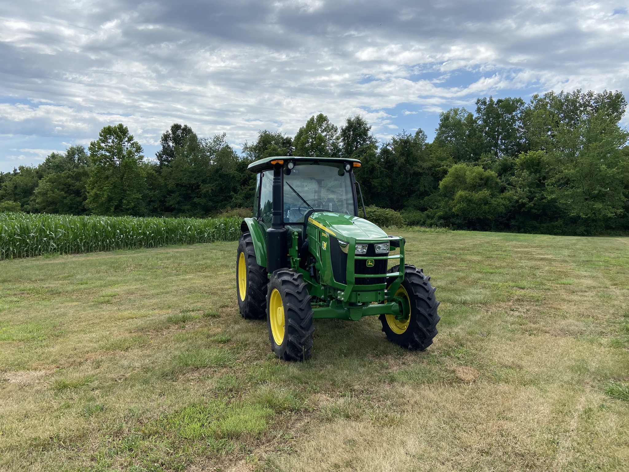2025 John Deere 5090E Image 3