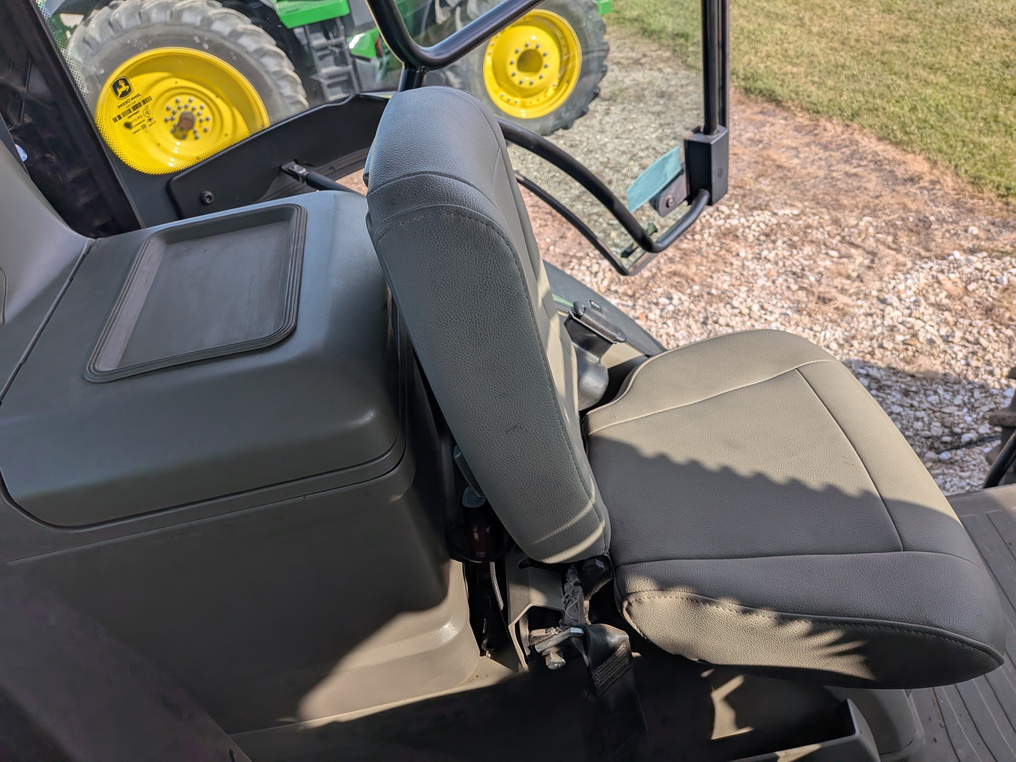  2024 John Deere 8R 370 at Heritage Tractor in Galesburg, IL