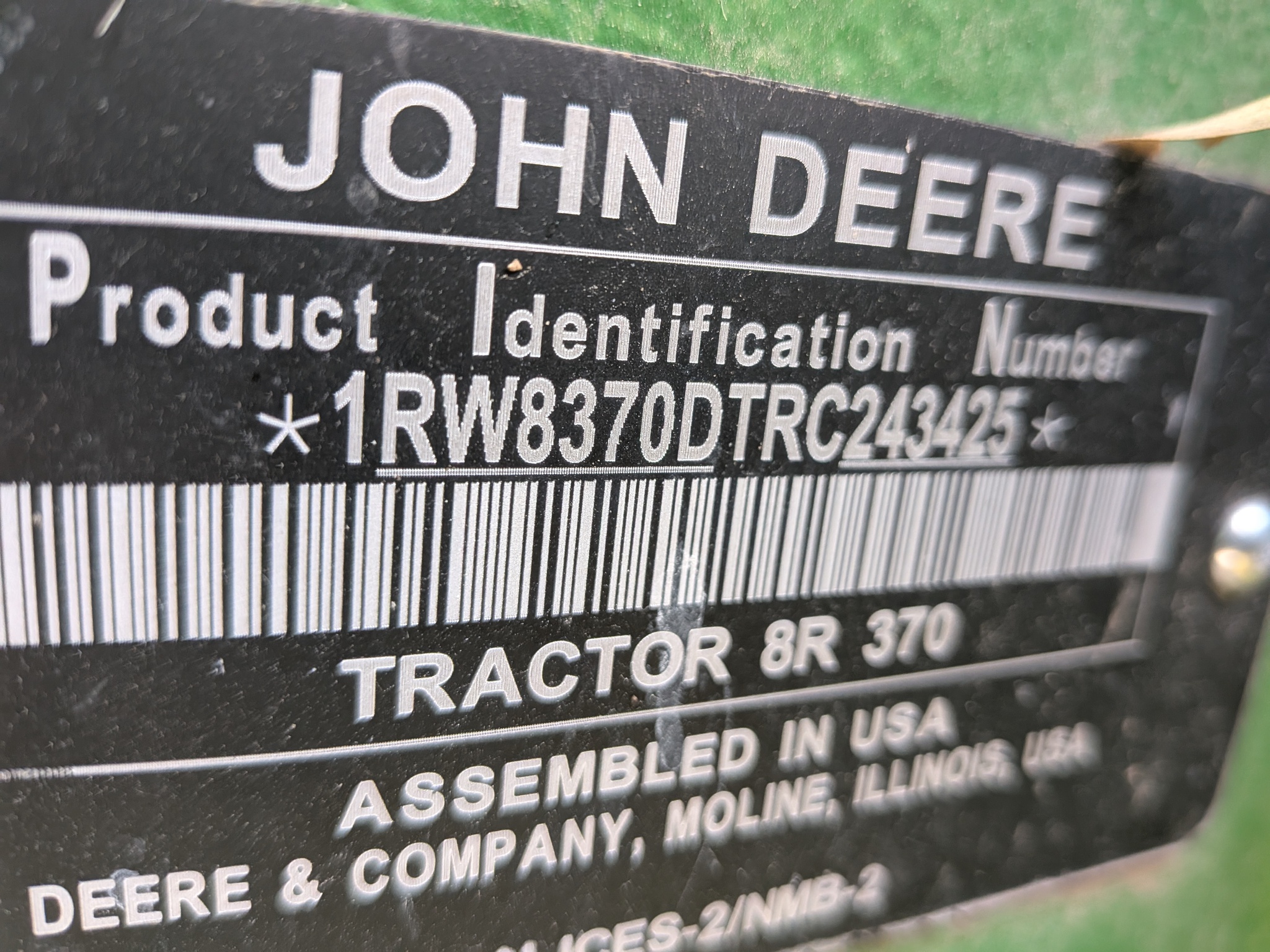  2024 John Deere 8R 370 at Heritage Tractor in Galesburg, IL