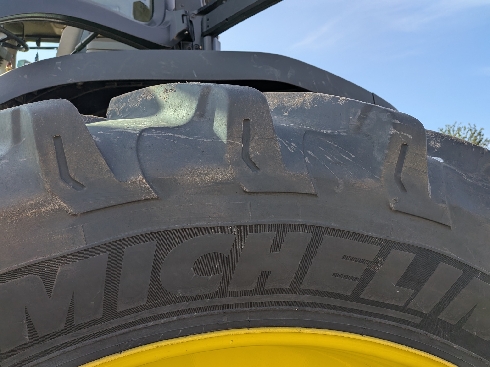  2024 John Deere 8R 370 at Heritage Tractor in Galesburg, IL