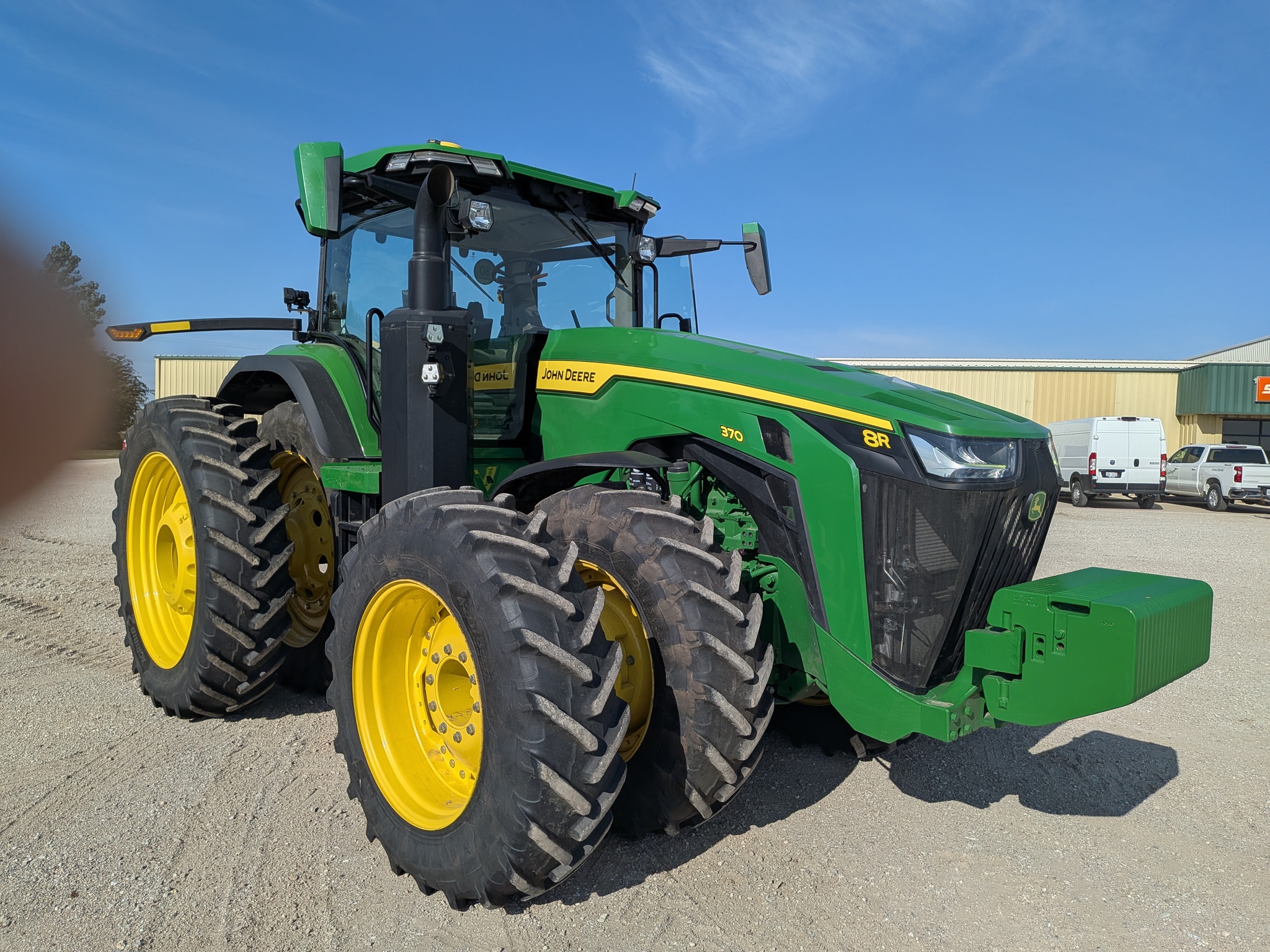  2024 John Deere 8R 370 at Heritage Tractor in Galesburg, IL