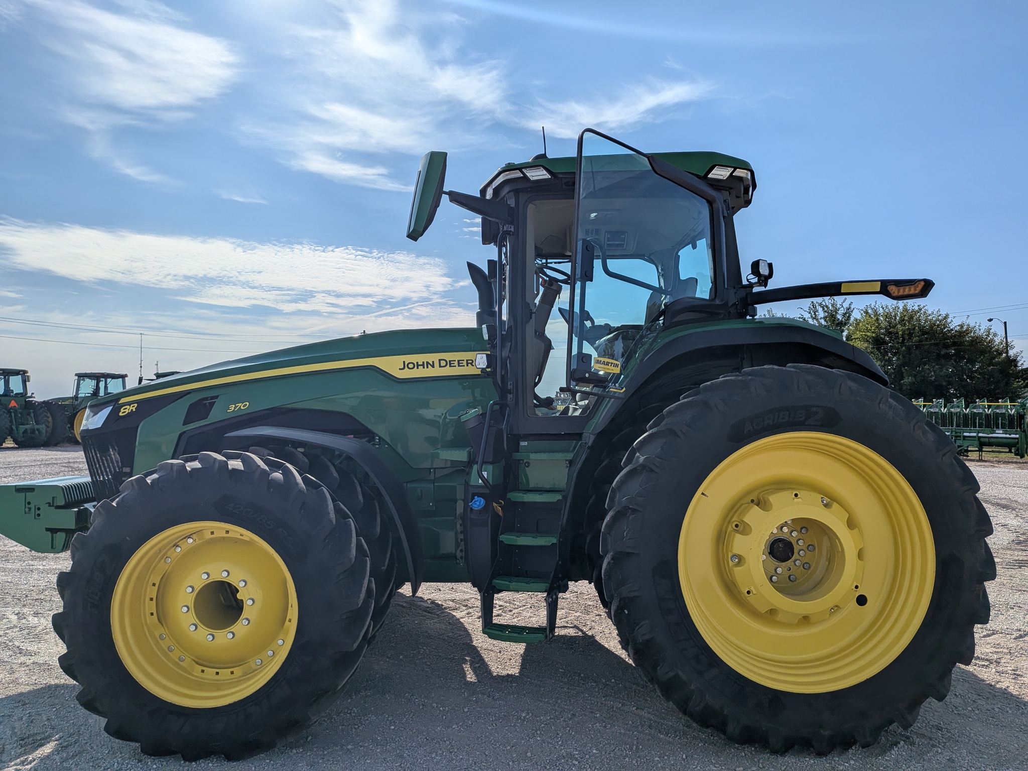  2024 John Deere 8R 370 at Heritage Tractor in Galesburg, IL