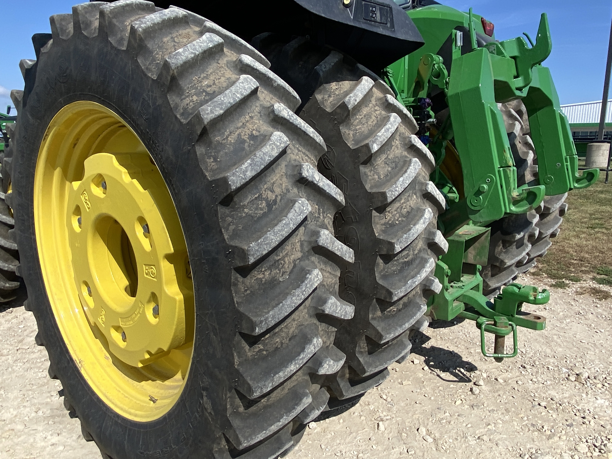 2023 John Deere 8R 370 Image 11