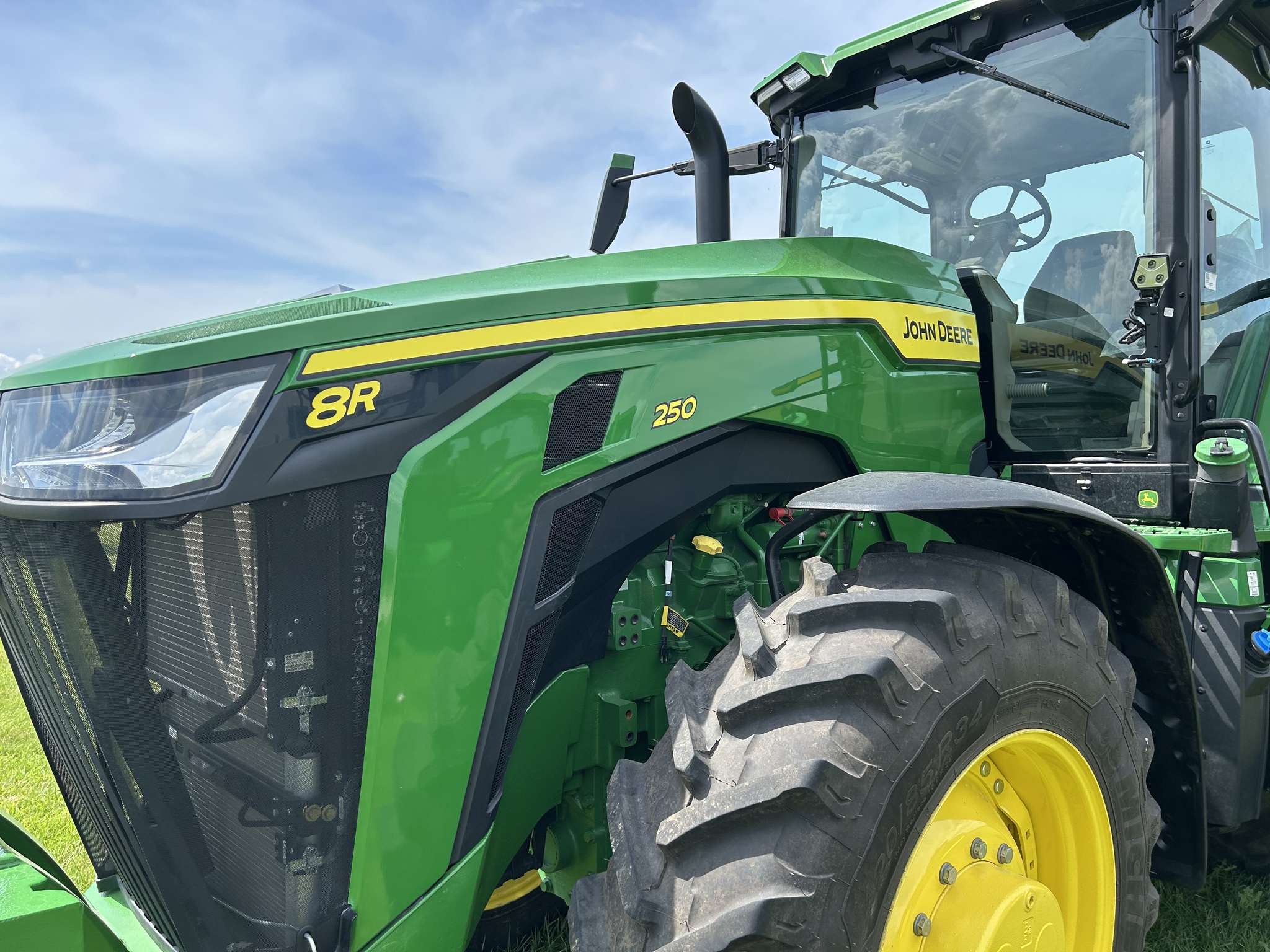  2024 John Deere 8R 250 at Heritage Tractor in Lacon, IL