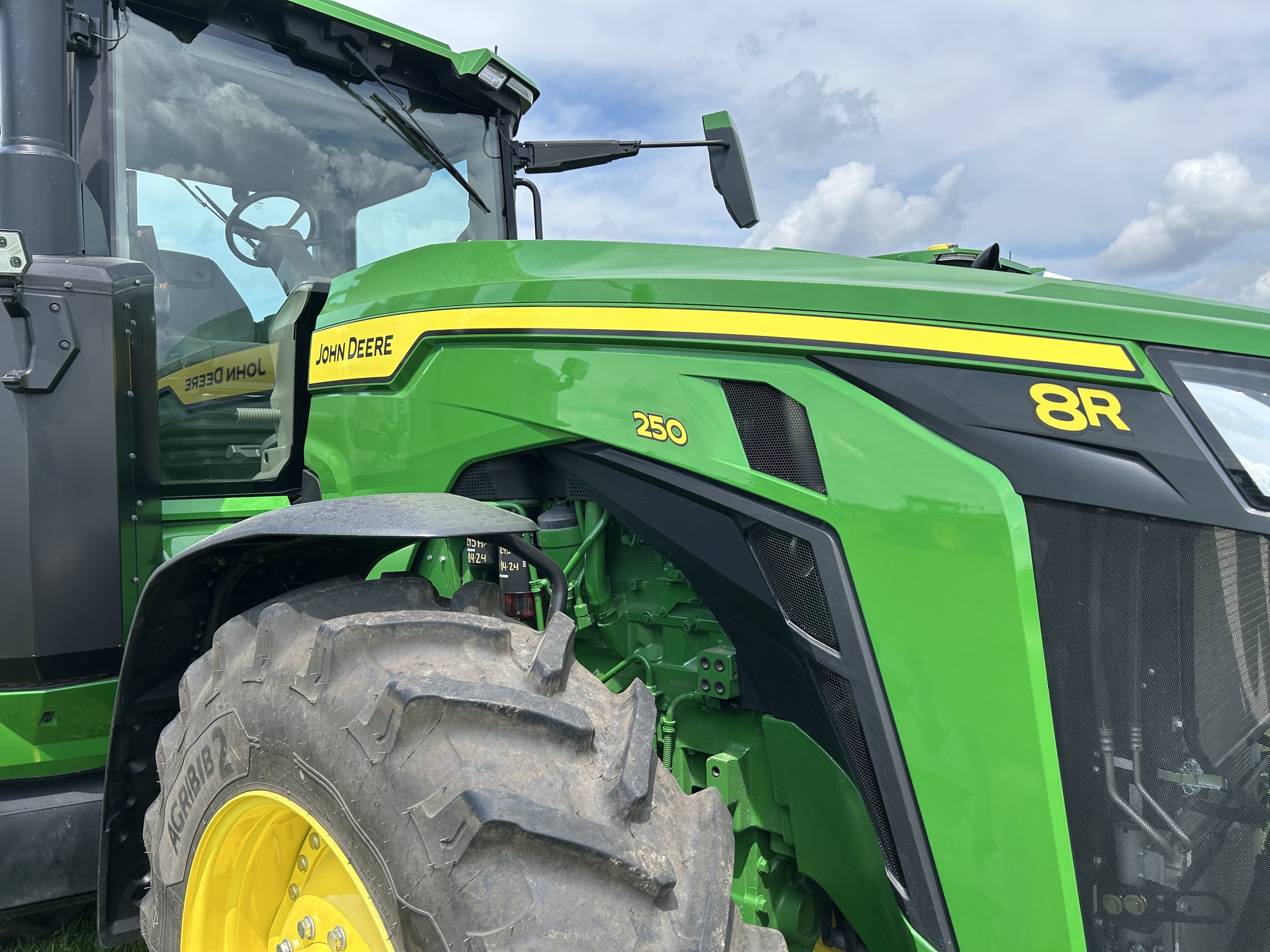  2024 John Deere 8R 250 at Heritage Tractor in Lacon, IL