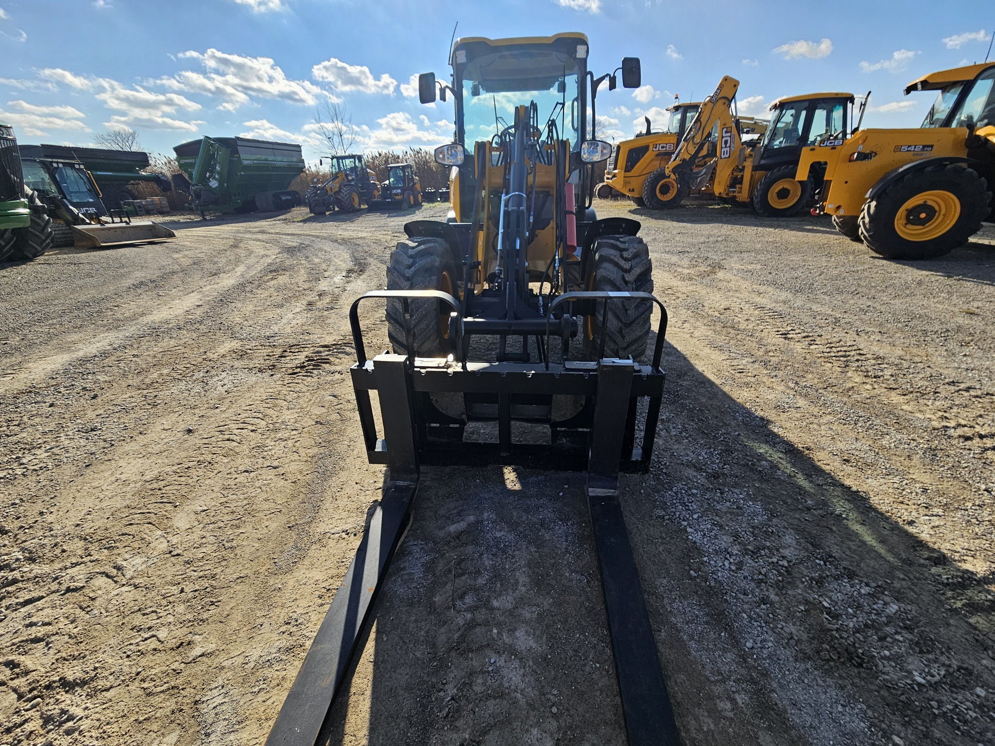 2022 JCB 407 AGRI Compact Loaders