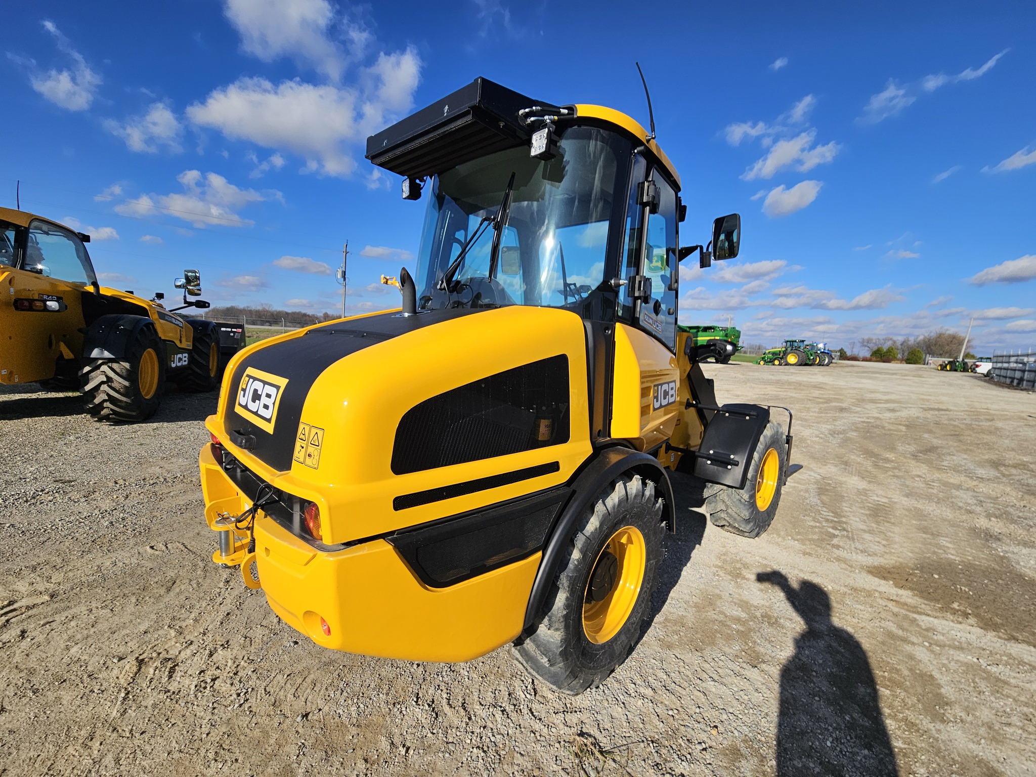 2022 JCB 407 AGRI Compact Loaders