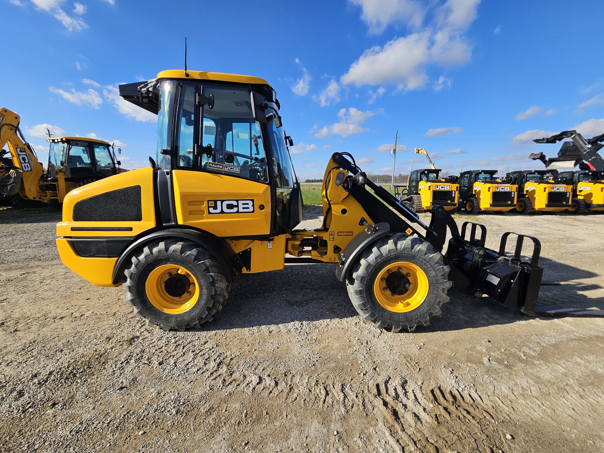 2022 JCB 407 AGRI Compact Loaders