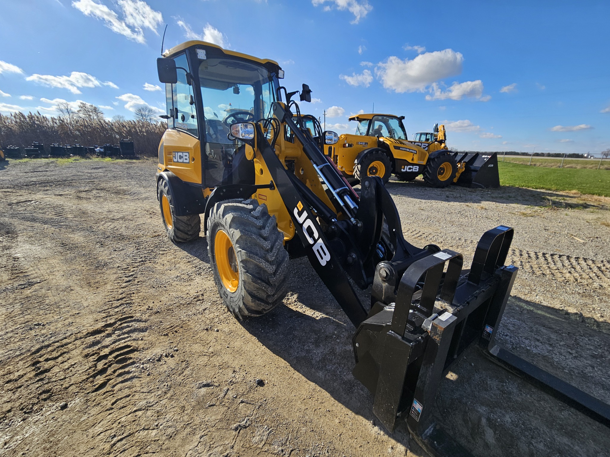 2022 JCB 407 AGRI Compact Loaders