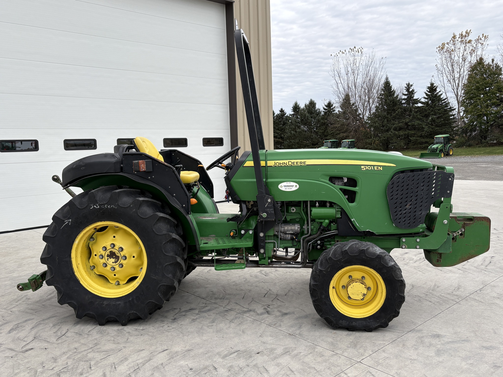 2011 John Deere 5101EN Image 2