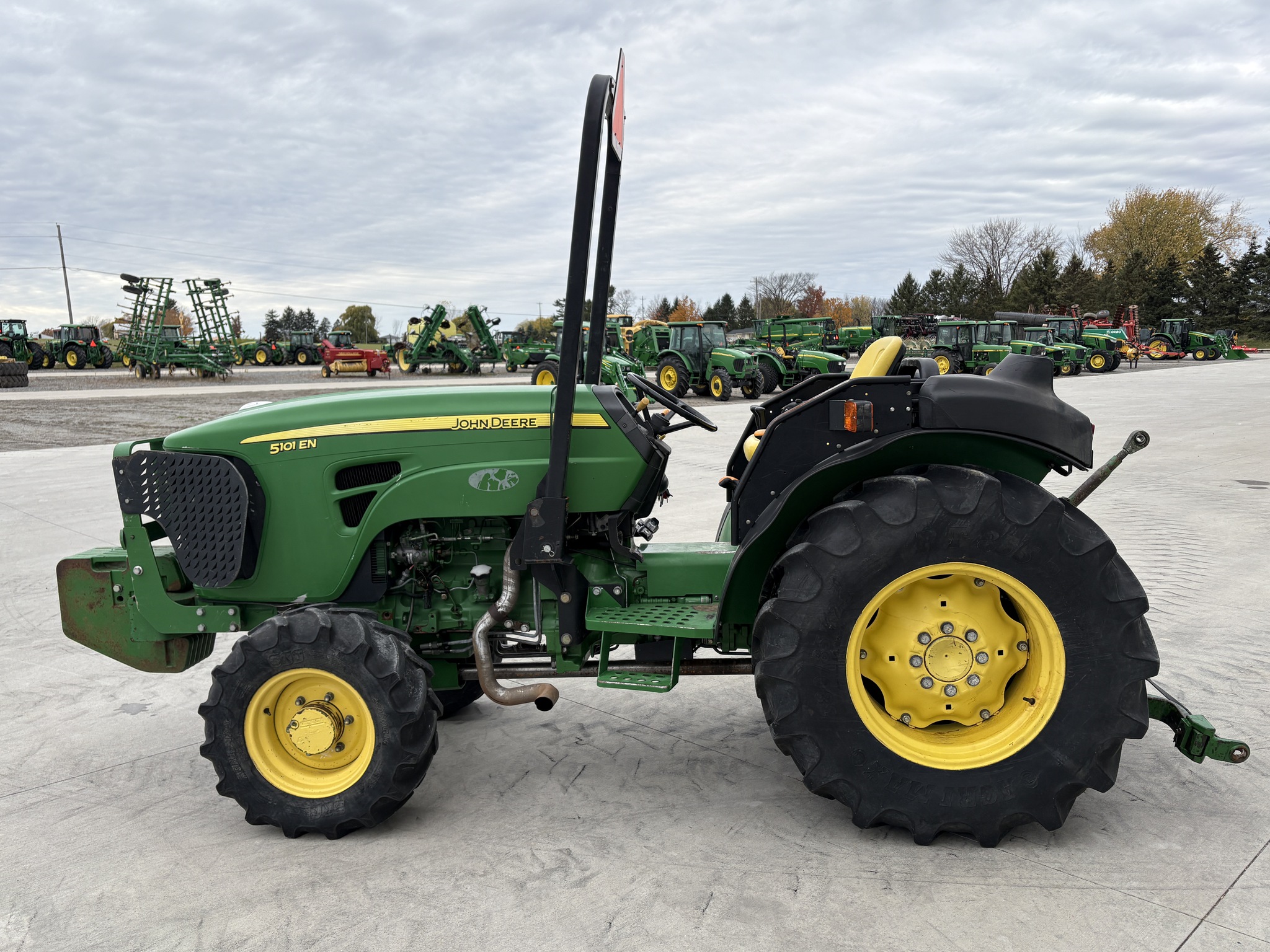 2011 John Deere 5101EN Image 6
