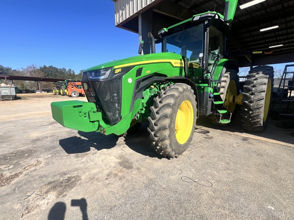 2023 John Deere 8R 230 Photo 2