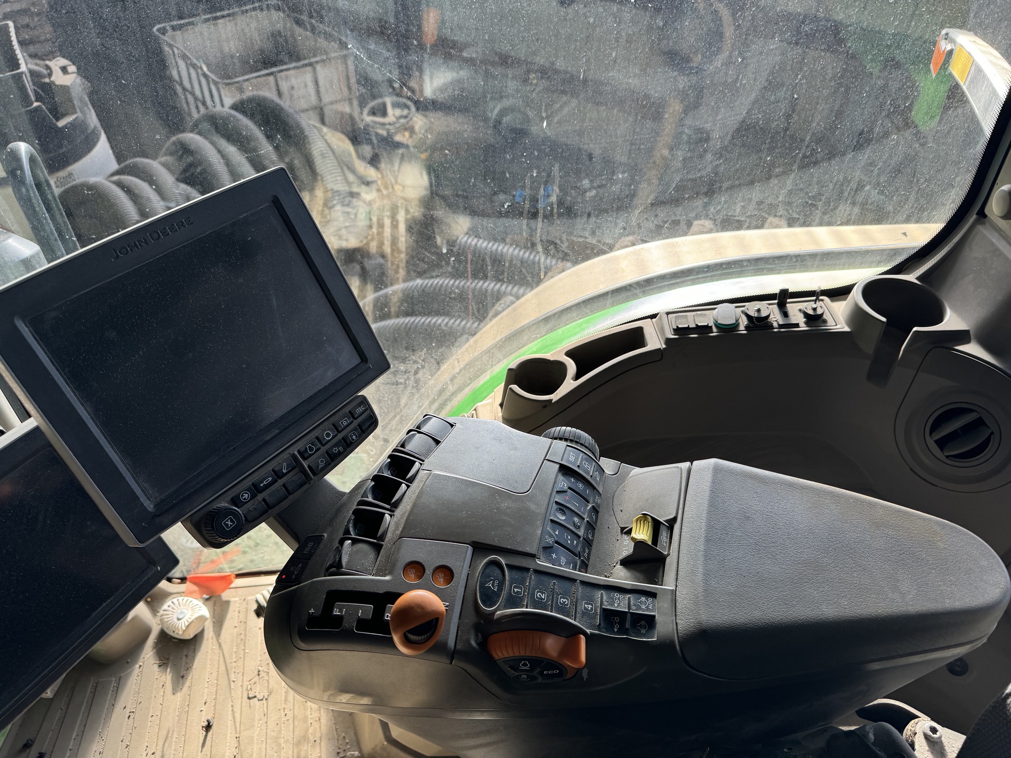 2023 John Deere 8R 250 Image 4