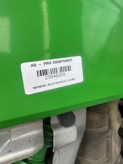 2017 John Deere 7210R Image 5