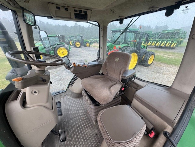 2017 John Deere 7210R Image 4