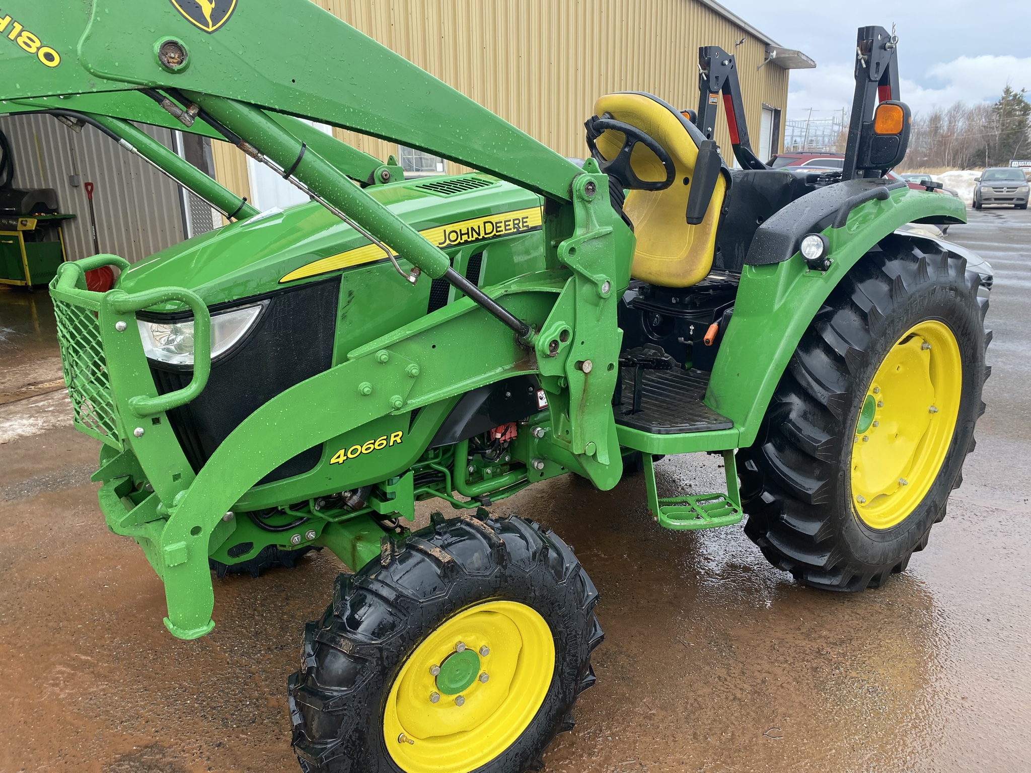 2016 John Deere 4066R Image 14