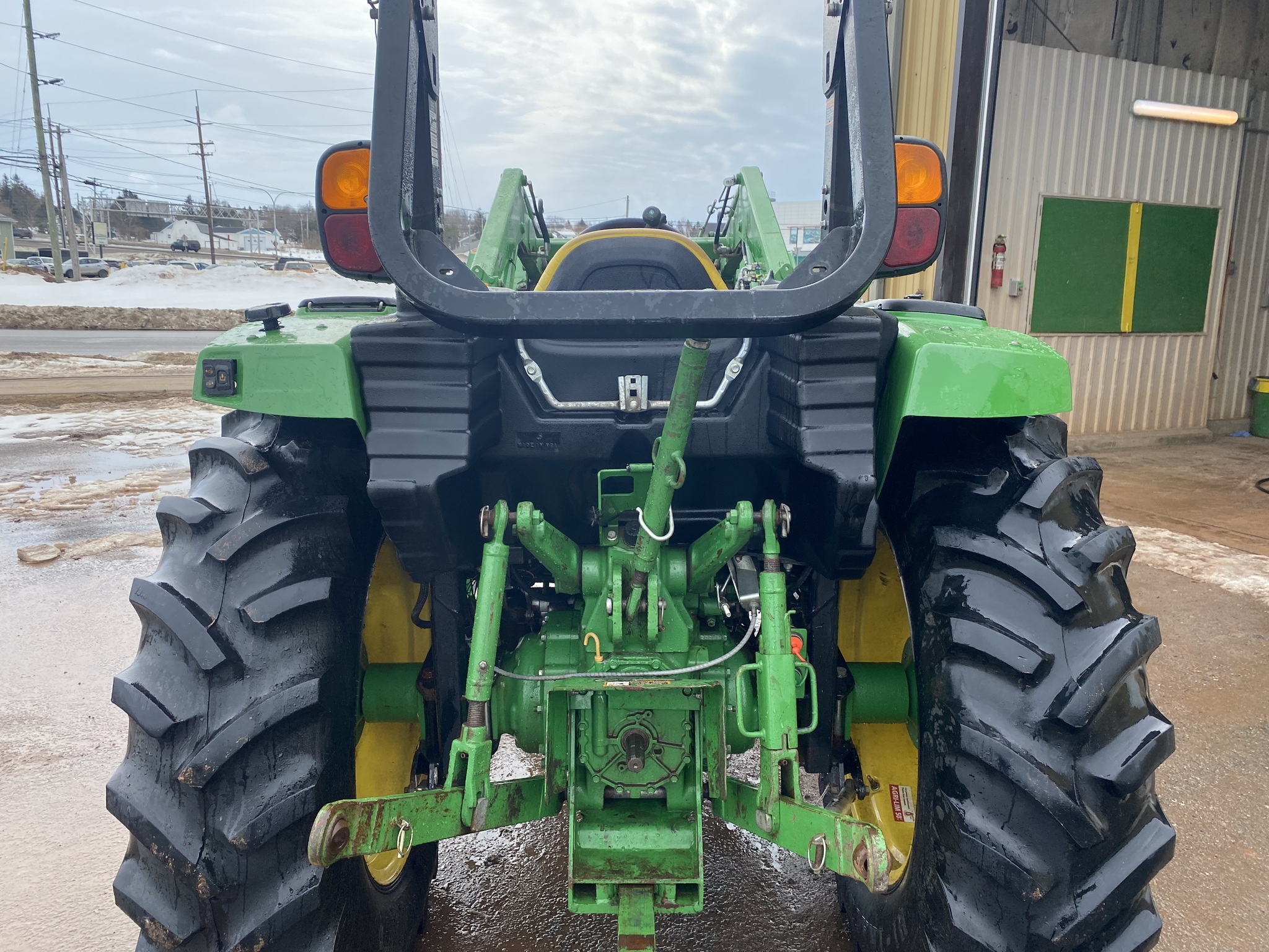 2016 John Deere 4066R Image 15