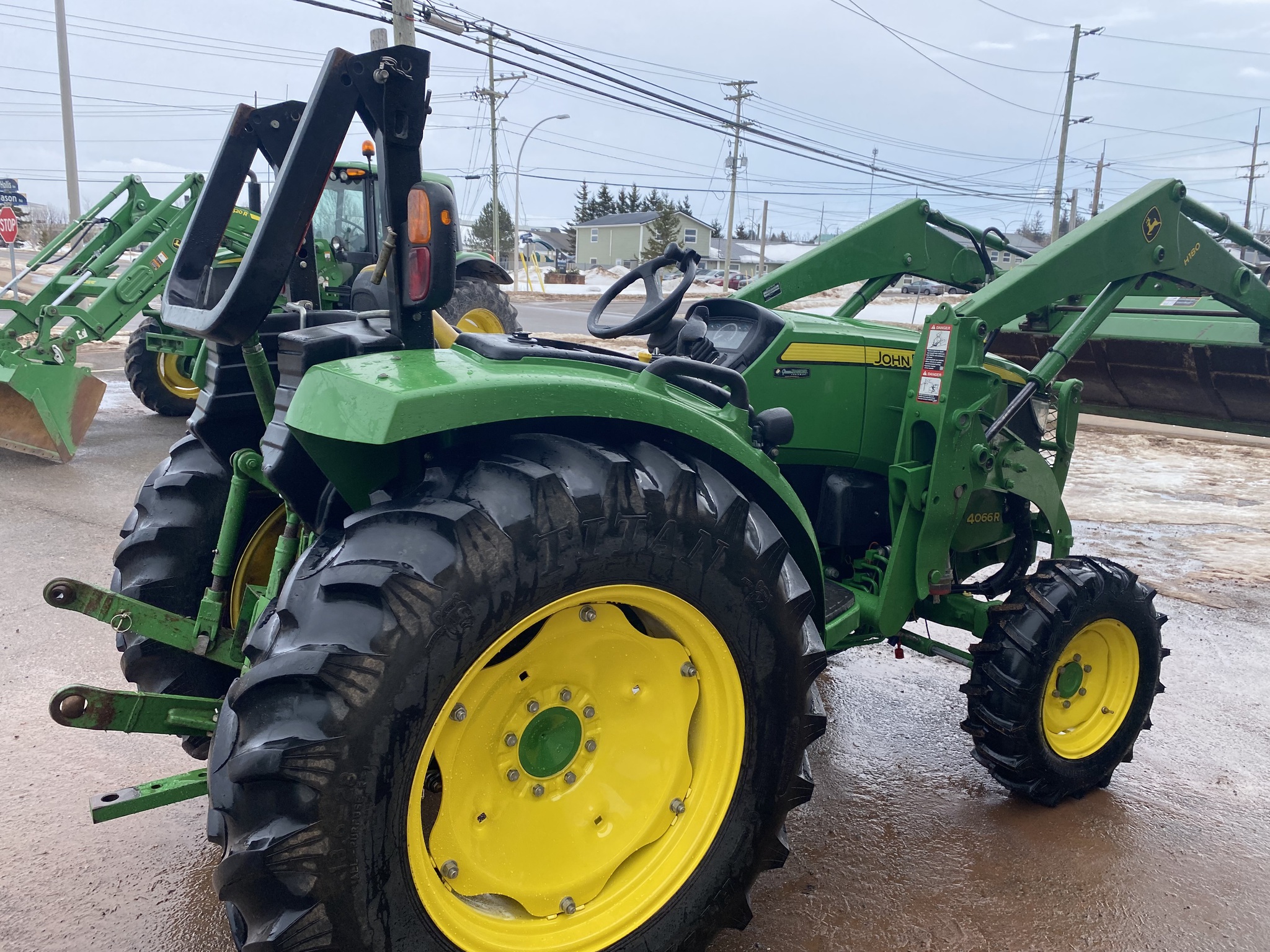 2016 John Deere 4066R Image 3
