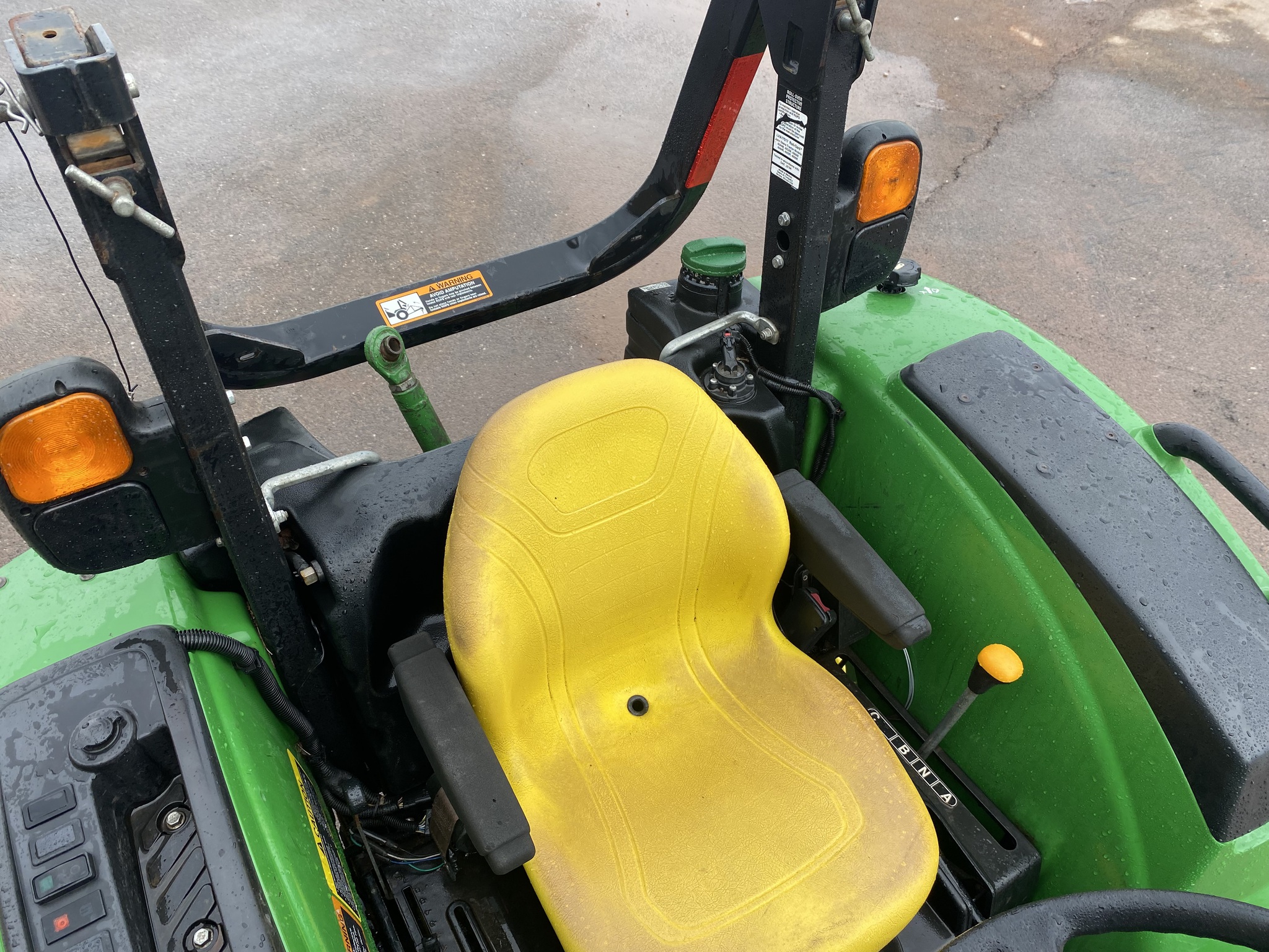2016 John Deere 4066R Image 10