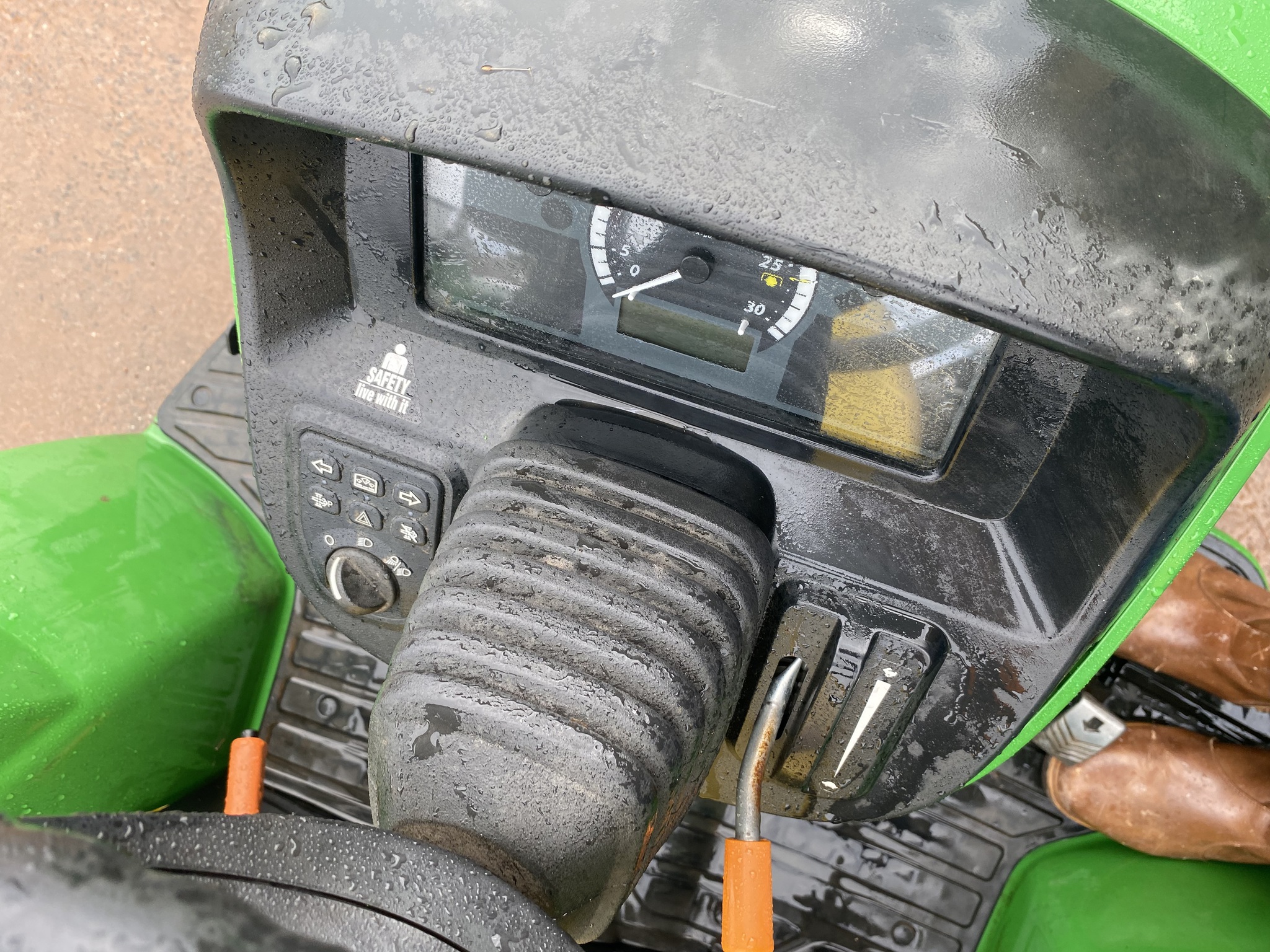 2016 John Deere 4066R Image 9