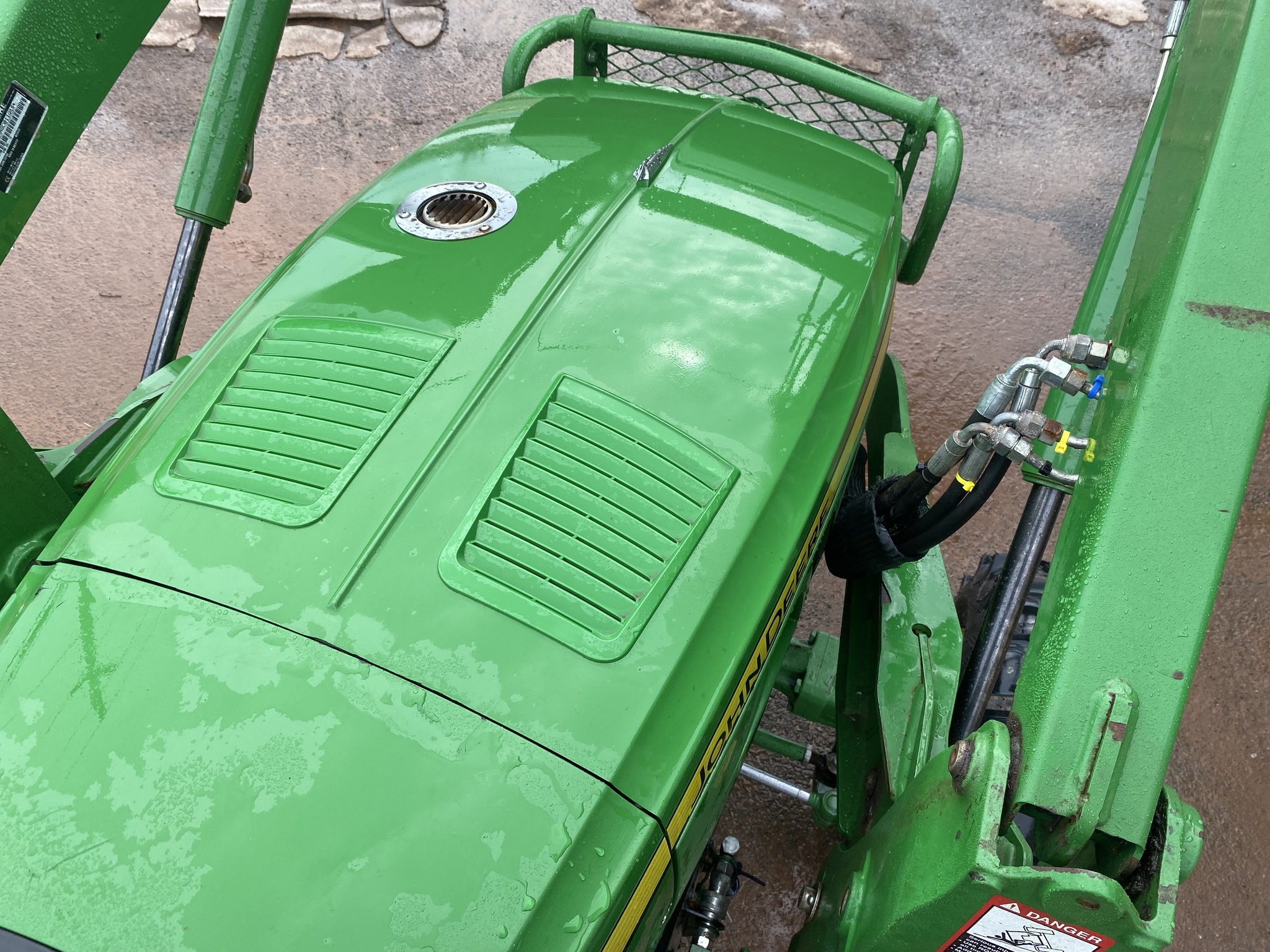 2016 John Deere 4066R Image 8
