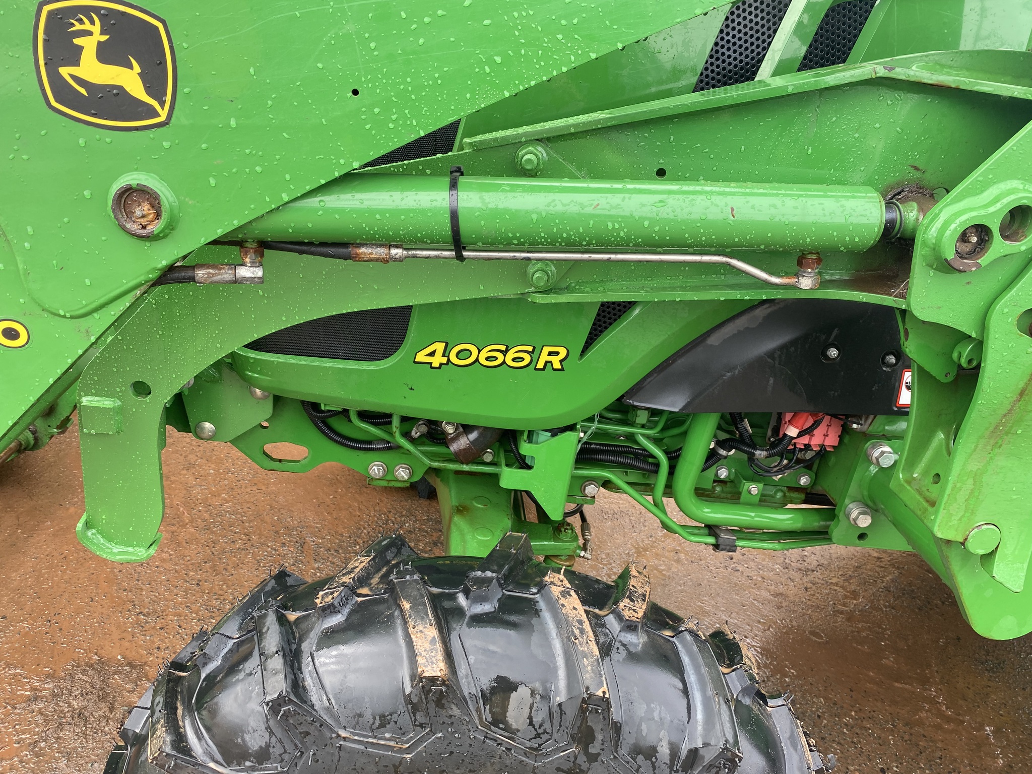 2016 John Deere 4066R Image 5