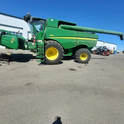 Used 2016 John Deere S680 Combines at Horizon Ag & Turf in Lloydminster, AB - Photo7