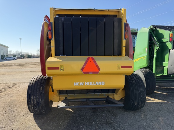 2022 New Holland Rollbelt 560 - Photo4