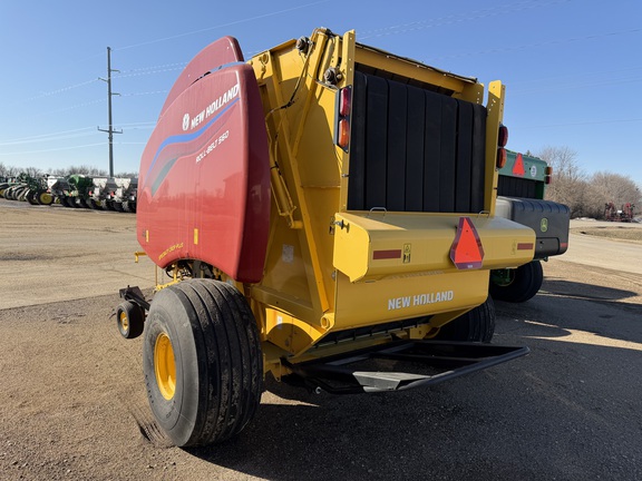 2022 New Holland Rollbelt 560 - Photo6