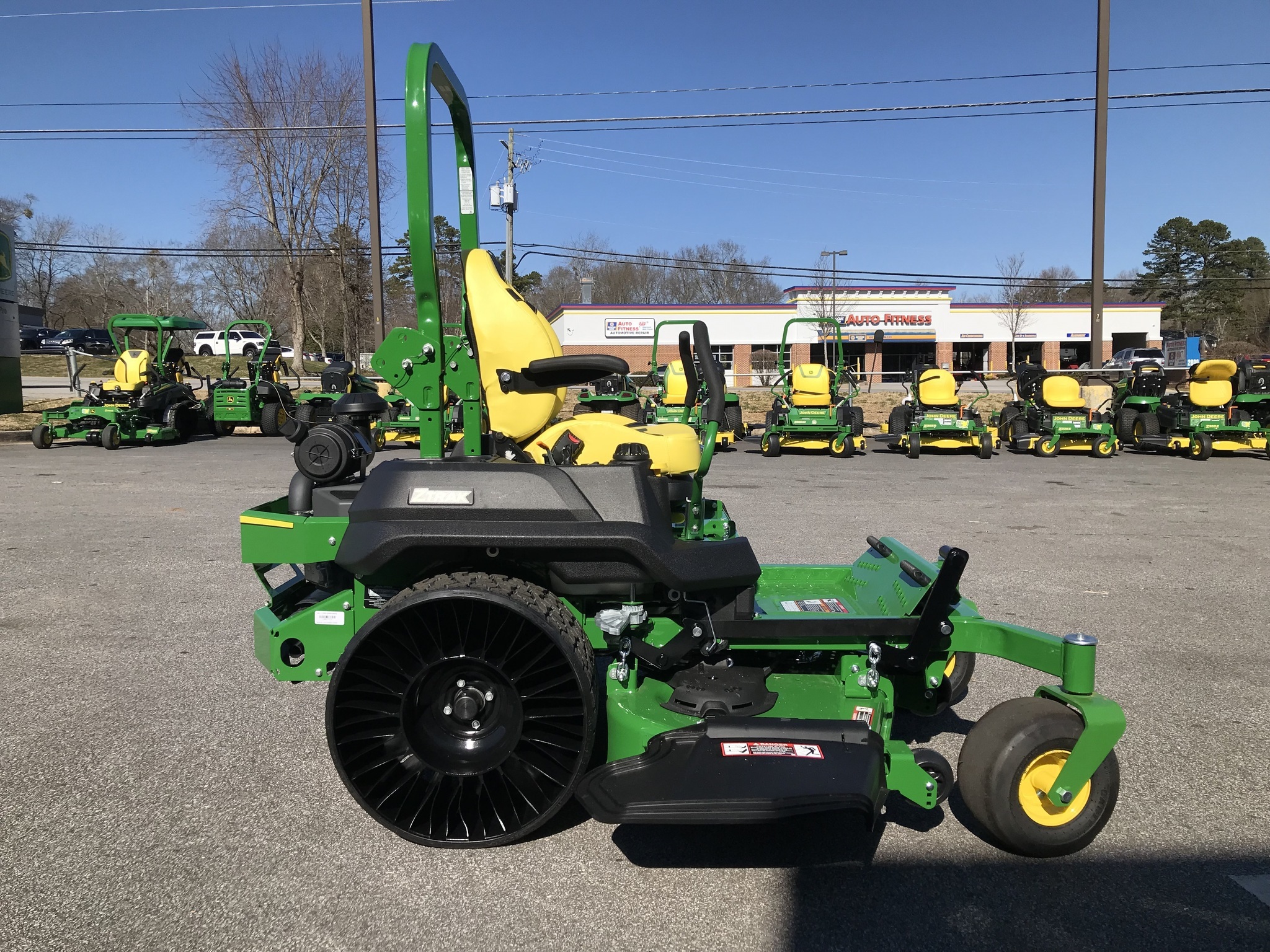 2025 John Deere Z740R Image 5