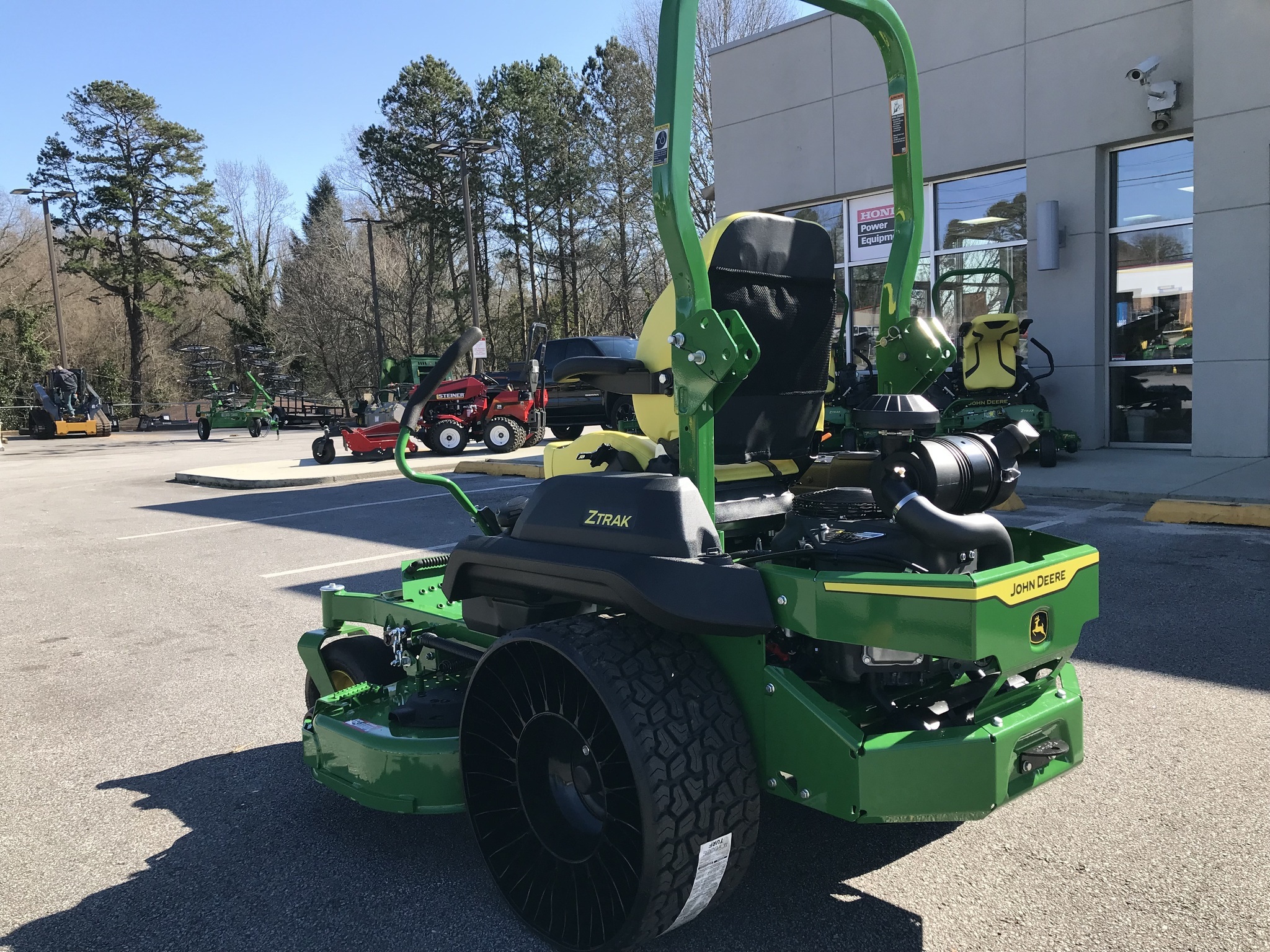 2025 John Deere Z740R Image 8