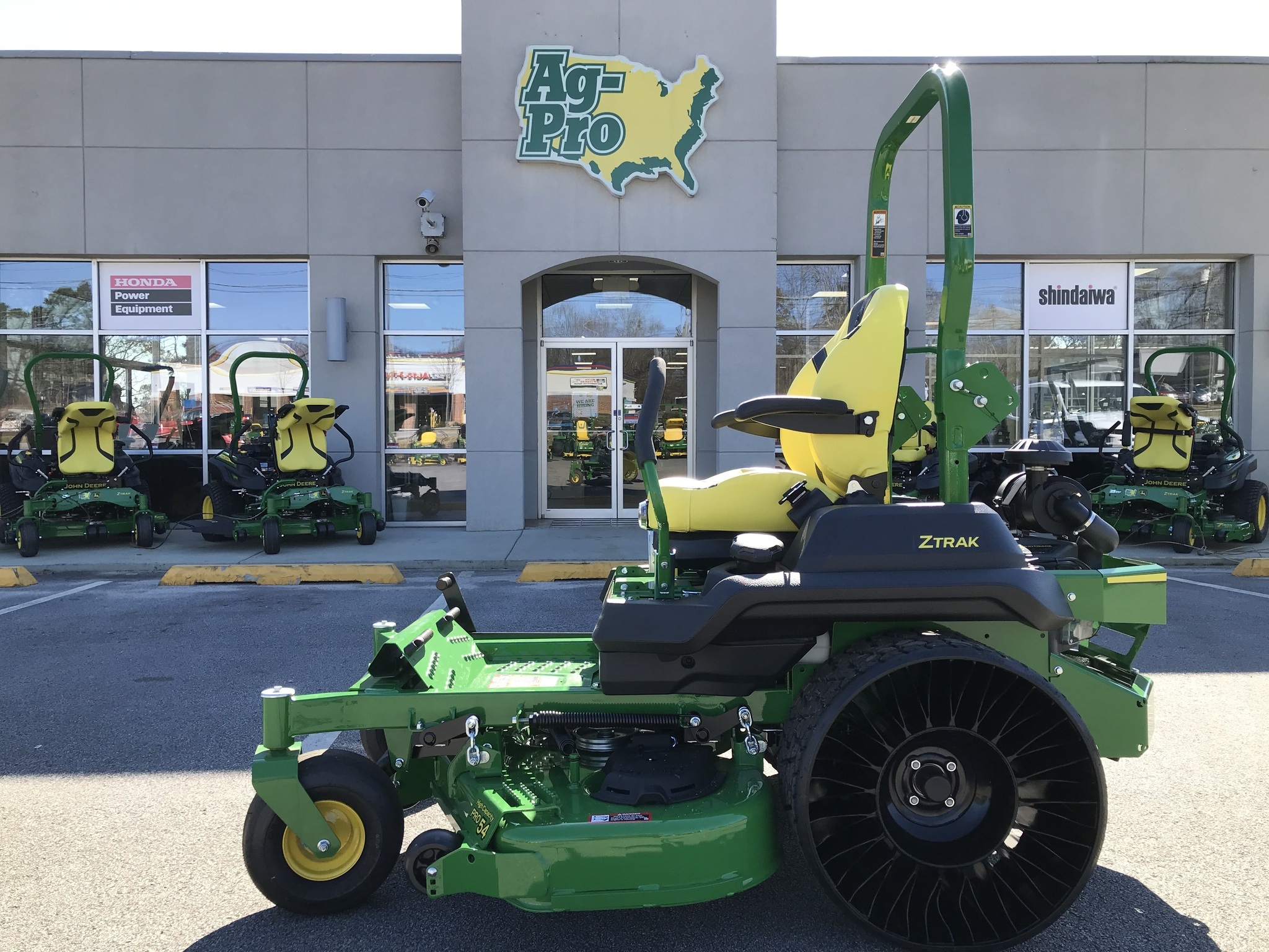 2025 John Deere Z740R Image 1