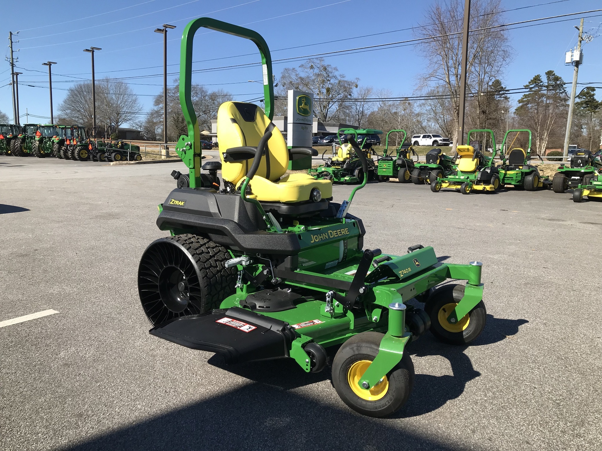 2025 John Deere Z740R Image 3