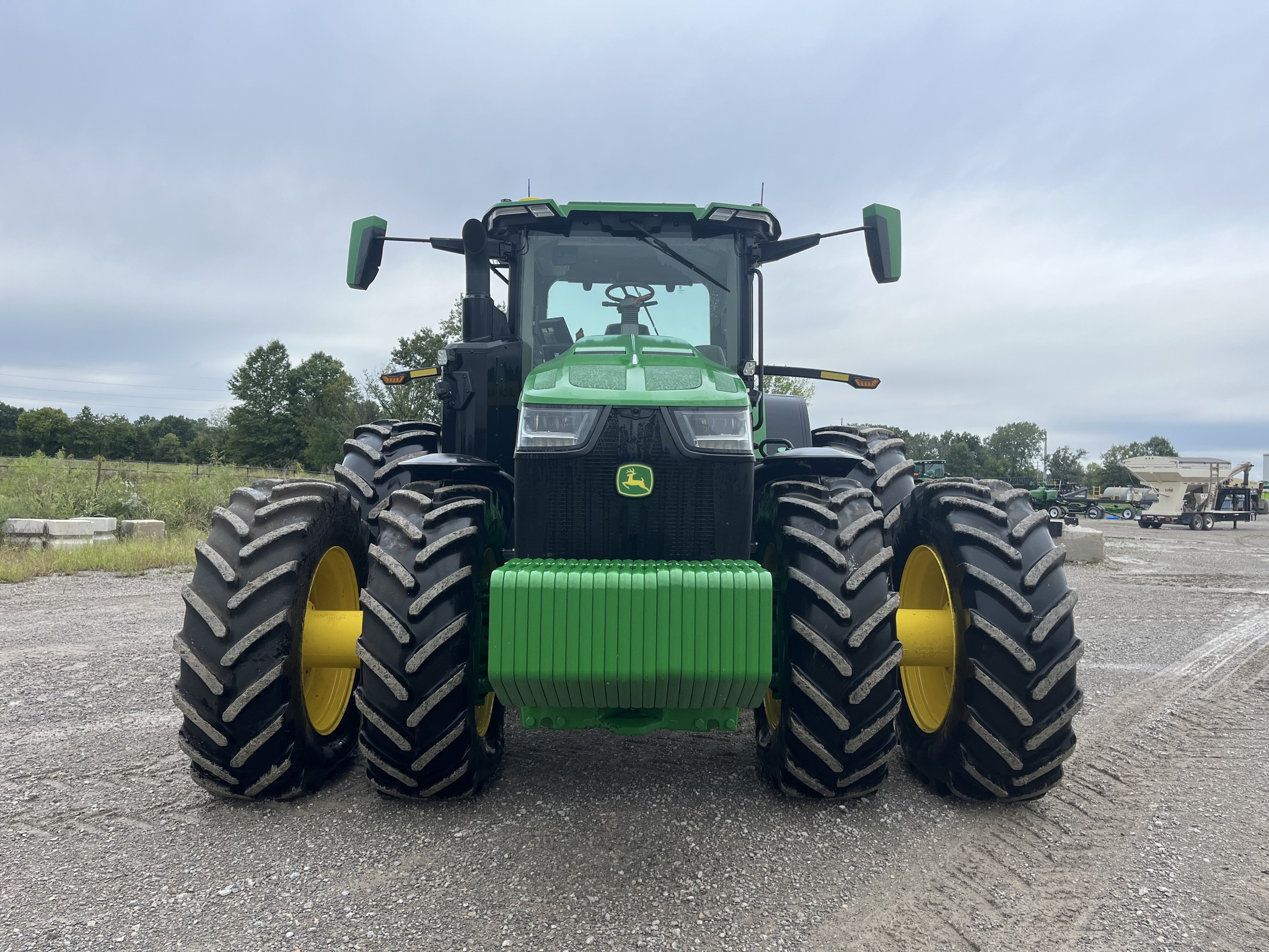  2024 John Deere 8R 370 at Heritage Tractor in Pittsburg, KS