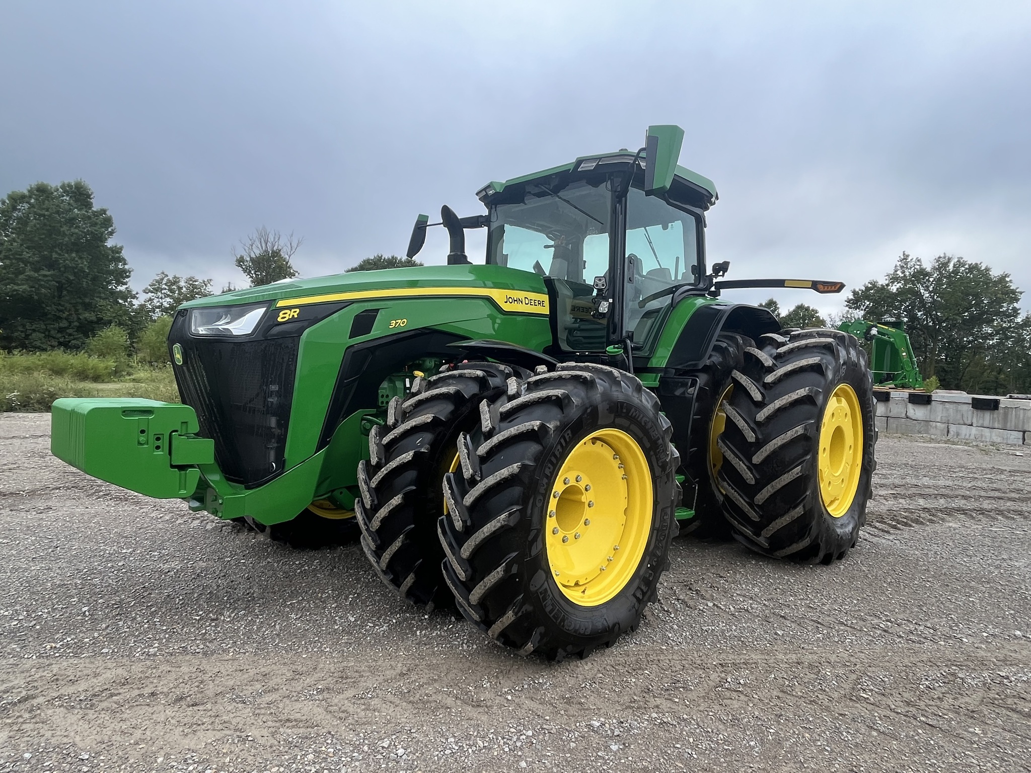  2024 John Deere 8R 370 at Heritage Tractor in Pittsburg, KS